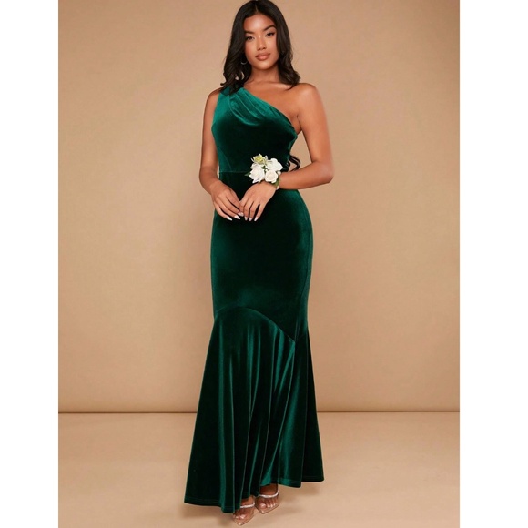 One Shoulder Green Velvet Mermaid Maxi Dress